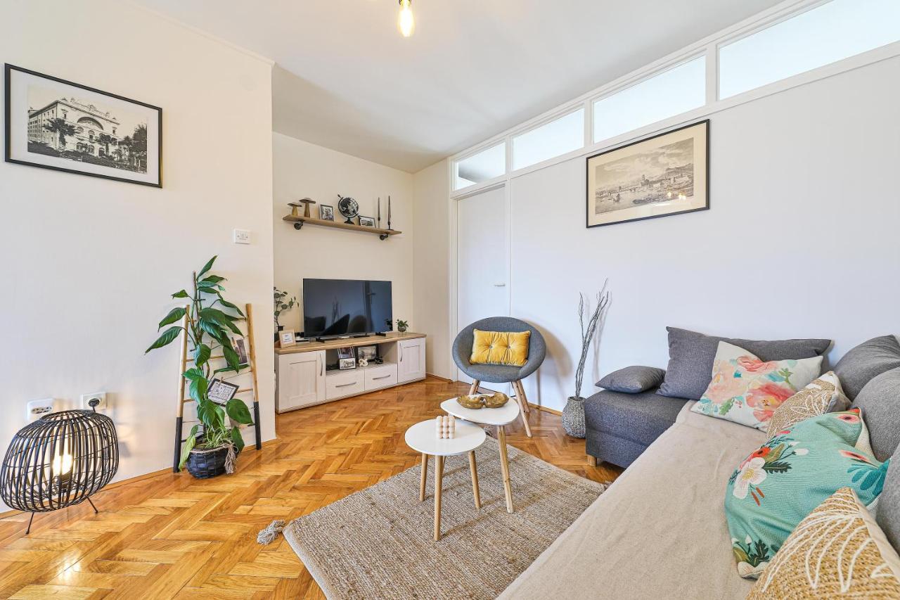 Cozy With View Apartman